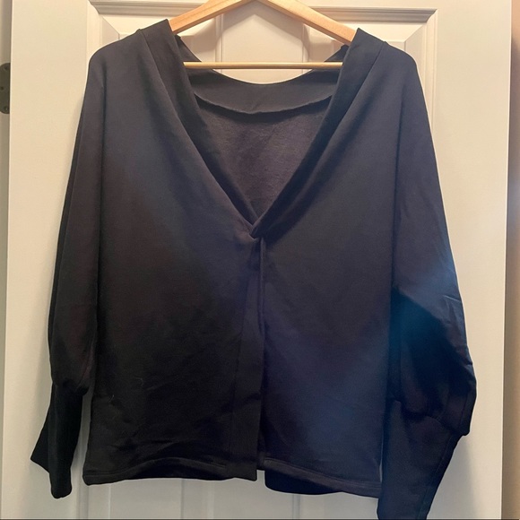 Like New Amour Vert Makenna Luxe Fleece Top - Picture 8 of 12